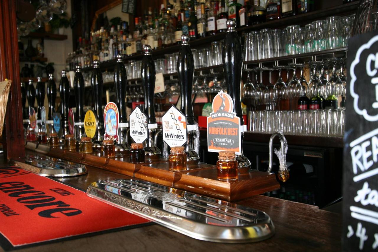 The Red Lion Hotel Cromer Ngoại thất bức ảnh Beer taps in a pub