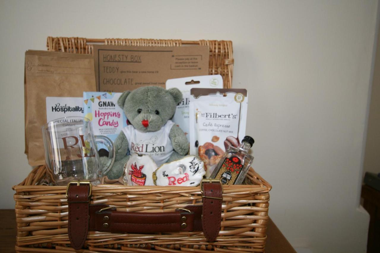The Red Lion Hotel Cromer Ngoại thất bức ảnh A baby hamper